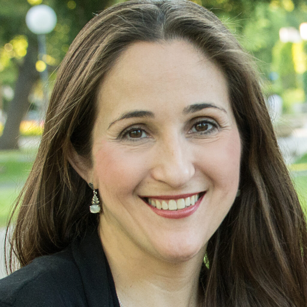 Headshot of Mindy Romero